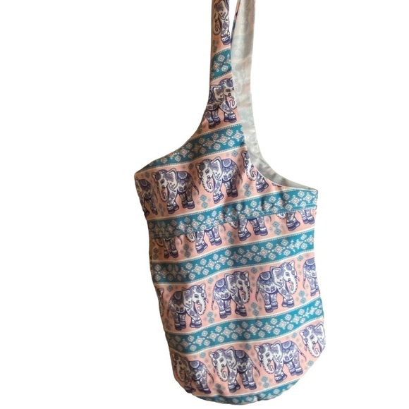 Yogiii Tote Elephant Graphic Yoga Sling Bag -NWT - Picture 2 of 14